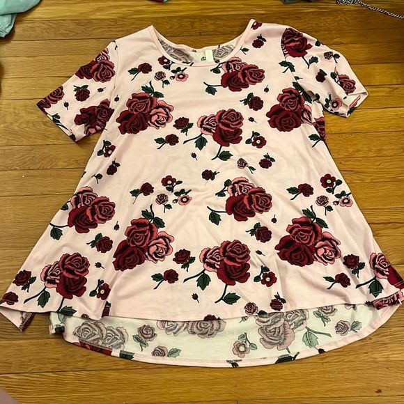 LuLaRoe Tops - Lu la roe size medium blouse • BOGO 50% off